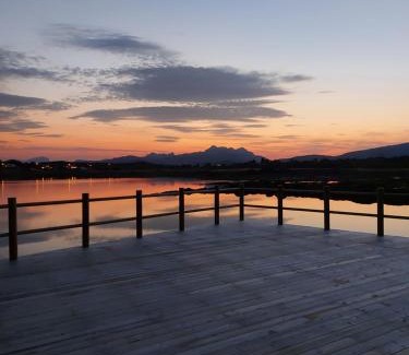 Vestvagøy House | Spectacular Waterfront Fishermans Cabin - Rorbu