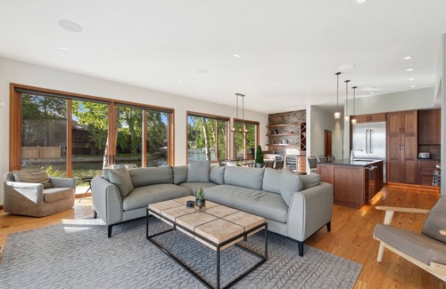 Bigfork House | Spend Holidays at Flathead Lake! Stunning Lake house less than a mile from Downtown Bigfork!