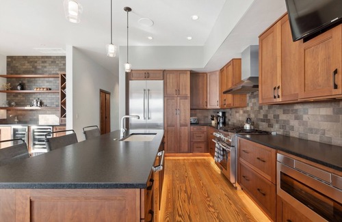Bigfork House | Spend Holidays at Flathead Lake! Stunning Lake house less than a mile from Downtown Bigfork!