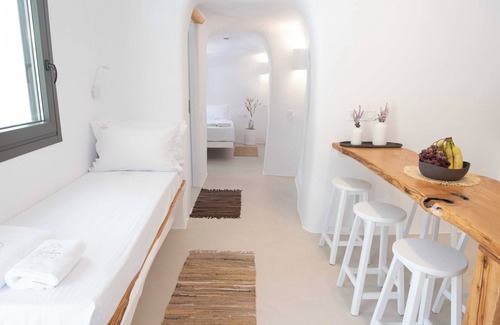 Firopotamos Resort | Spilia Milos waterfront property