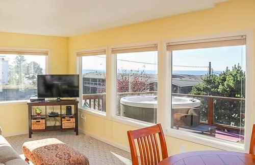 Depoe Bay House | Splash of Glory