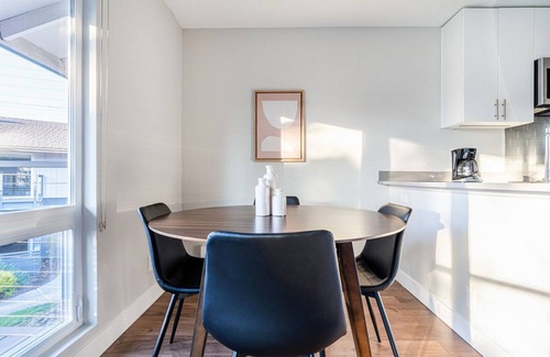Foster City Apartment | Splendid Foster City 2BR w/Pool, W/D, Gym, near highways, by Blueground