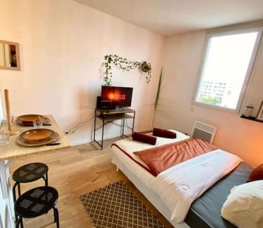 Costieres Apartment | Splendide studio Moderne - Proche centre - Laverie