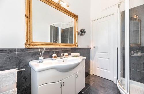 Quartiere XVII Trieste Apartment | Splendido appartamento a Villa Ada