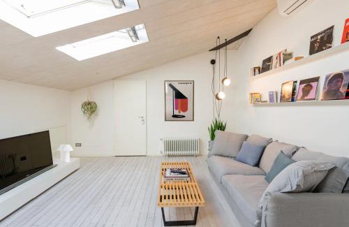 Santo Stefano Apartment | Splendido attico tra i Colli, Centro Storico e Ospedale Rizzoli