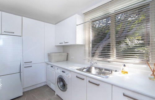 Killcare House | Splendour on Grandview by HolidayCo.