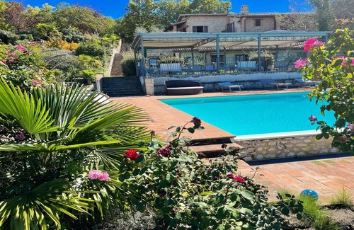 Spoleto Villa | Spoleto Poolside/0.7 kms to central Spoleto/sleeps 20/Wifi+aircon.