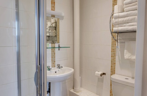 Oxford House | Sportsview Guest House