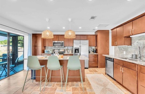 Palma Sola House | Sprawl Out & Relax in this Big Stylish Pool Home-Huge Patio- Near IMG & Beaches!