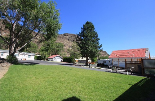 Sunland Estates RV Rental | Sprawling, full hook-up RV