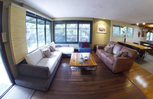 Pahoa House | Sprawling Mid-Century Hawaiian Home with Swimming Pool + Spa + AC!