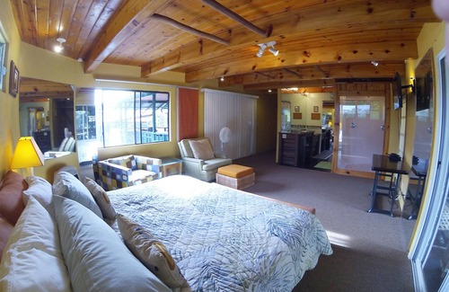 Pahoa House | Sprawling Mid-Century Hawaiian Home with Swimming Pool + Spa + AC!