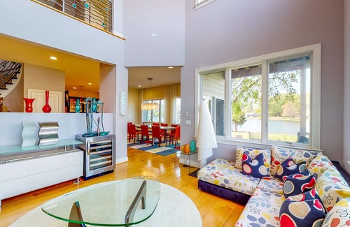 Unionville House | Sprawling Waterfront Home, Dock & In-Home Theatre