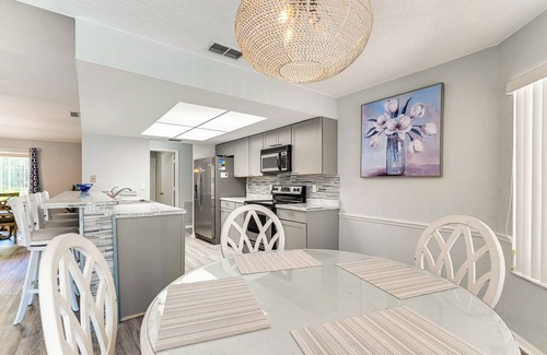 Spring Hill House | Spring Hill Home: Private Pool, 9 Mi to Beach!