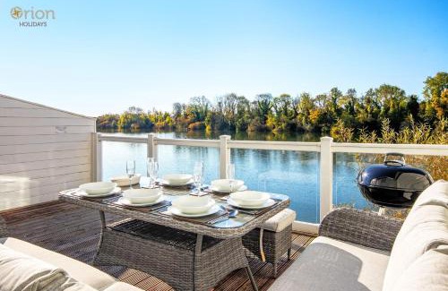 South Cerney House | Spring Lake 52, Eider Lodge - P