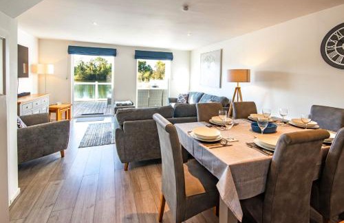 South Cerney House | Spring Lake 52, Eider Lodge - P