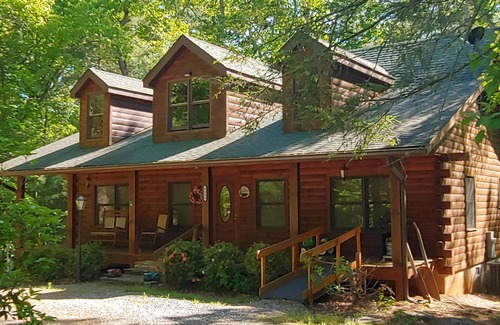 Franklin Cabin | SPRING SALE! LOG CABIN IN THE WOODS! BOOK NOW AND SAVE ON WEEKEND GETAWAY!