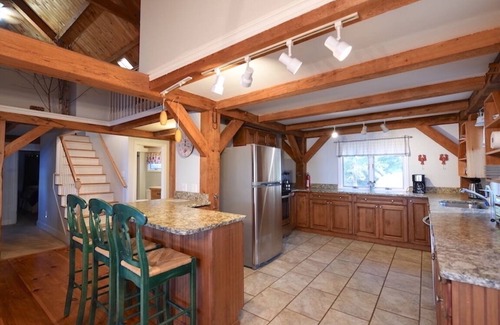 West Poland Cottage | * SPRING SPECIAL * Spacious pet-friendly family retreat on Thompson Lake!
