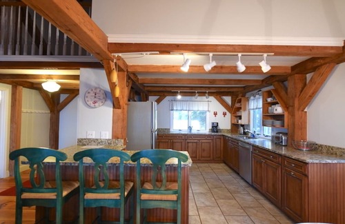 West Poland Cottage | * SPRING SPECIAL * Spacious pet-friendly family retreat on Thompson Lake!