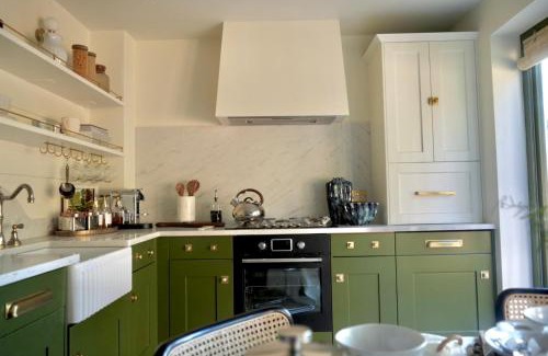 Greenwich House | Spring Stays Cosy 2-Bed Residence with Free Parking