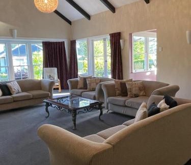 Springfield House | Springfield Rise Lodge - Rotorua Holiday Home