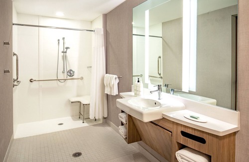 Revere Hotel | SpringHill Suites by Marriott Boston Logan Airport Revere Beach