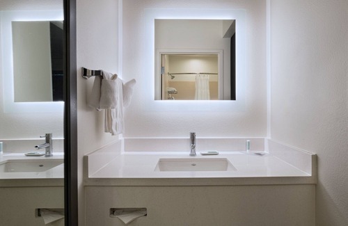Las Colinas Hotel | SpringHill Suites by Marriott DFW Airport East/Las Colinas