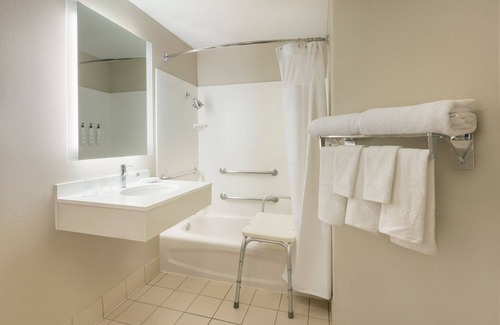 Newark Hotel | SpringHill Suites by Marriott Newark Liberty International