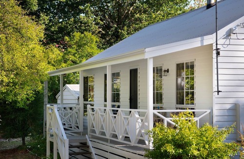 Hepburn Springs Cottage | Springview Cottage: pet friendly and beautifully located