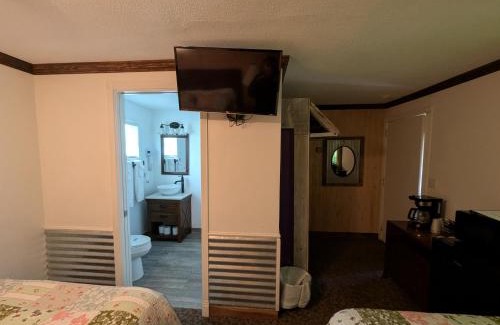 Dunlap Hotel | Squaw Valley Motel Room 7