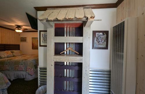 Dunlap Hotel | Squaw Valley Motel Room 7