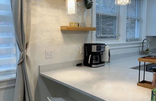 Squirrel Hill South Apartment | Squirrel Hill Modern and Cozy 3BR/2BA apartment with AC, WiFi