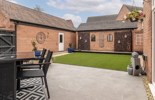 Frampton on Severn House | Squirrels Street - Stunning 4 Bedroom in Stratford Upon Avon!