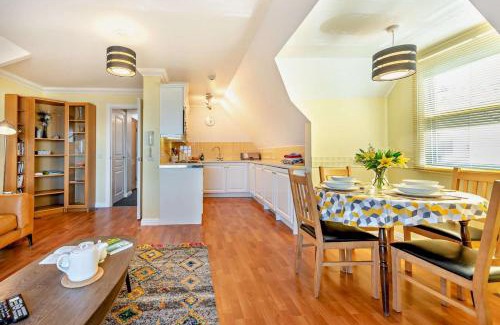 Little Haven Apartment | St Brides Bay Sea View
