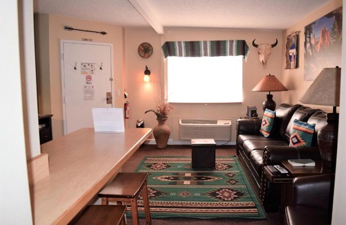 Moab South Valley House | St Danes Pinyon Pine Cabin