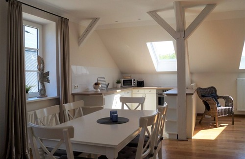 Westermarkelsdorf Apartment | Stylish Baltic Sea apartment with island flair and a lovely fenced garden