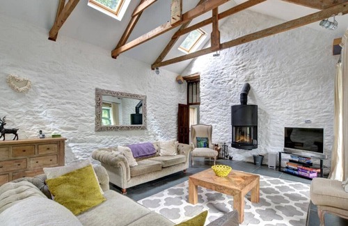 Saint Kew House | St Docwin - Four Bedroom House, Sleeps 9