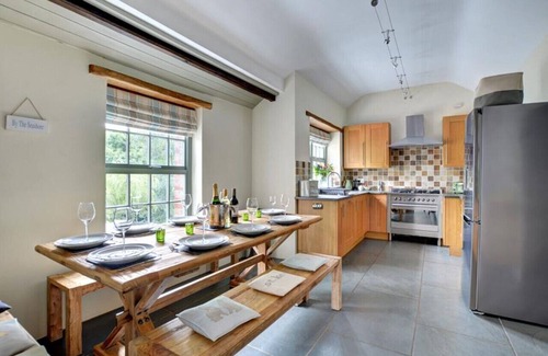 Saint Kew House | St Docwin - Four Bedroom House, Sleeps 9
