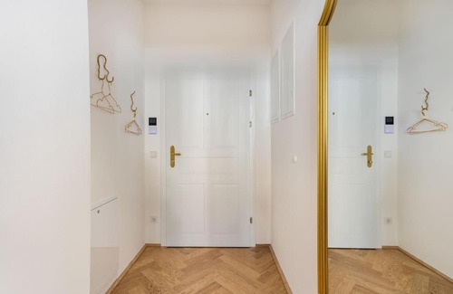 Schottenfeld Apartment | St. Elizabeth 1