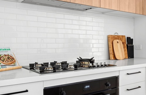 Rippleside House | St Helens I Stunning Family Townhouse in Geelong