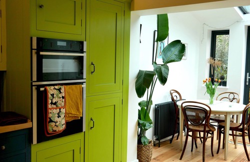 Exeter House | St James: Light, airy house with garden near Exeter university and town centre.
