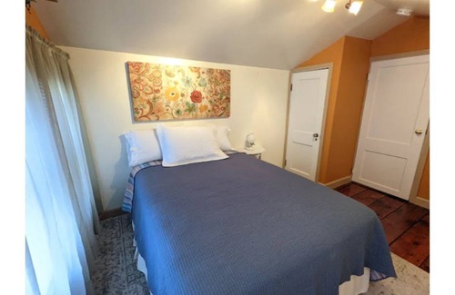 St. Joseph House | St. Joe Corner Cottage, 3 bed 1.5 bath in Midtown