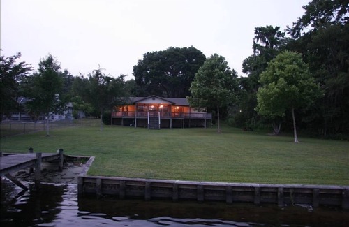 East Palatka House | St Johns River Front Home Huge Deck, Dock & Boathouse & Wifi
