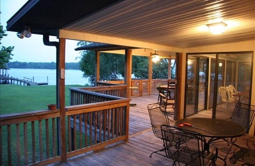 East Palatka House | St Johns River Front Home Huge Deck, Dock & Boathouse & Wifi