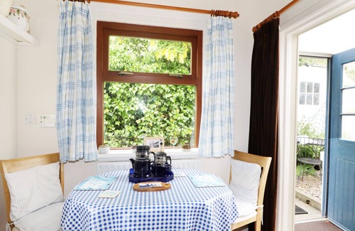Fraserburgh Cottage | ST MAGNUS HAVEN, pet friendly, with a garden in Gardenstown