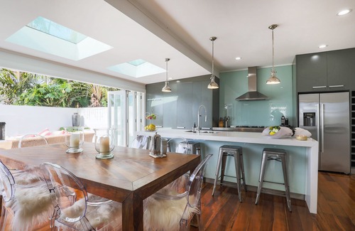 St. Mary's Bay House | St Marys Bay 4 Bedroom Luxurious Villa for 8 & 2 Carparks