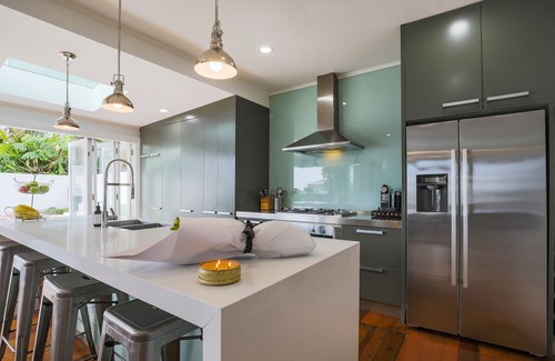 St. Mary's Bay House | St Marys Bay 4 Bedroom Luxurious Villa for 8 & 2 Carparks