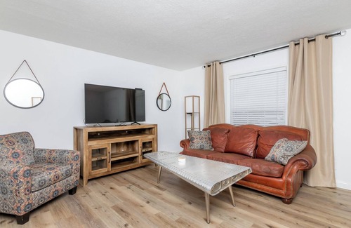 St. Matthews Condo | St Matthews Monthly Rental - Two Bedroom Townhouse with Pool Access