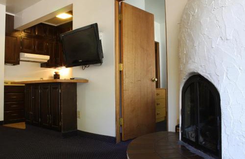 West End Cabin | St Moritz Lodge and Condominiums