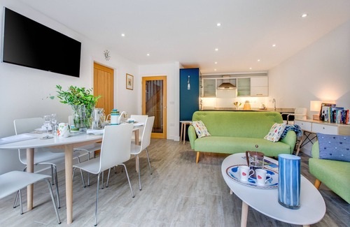 Bodorgan House | Stabal Marian - Three Bedroom House, Sleeps 6